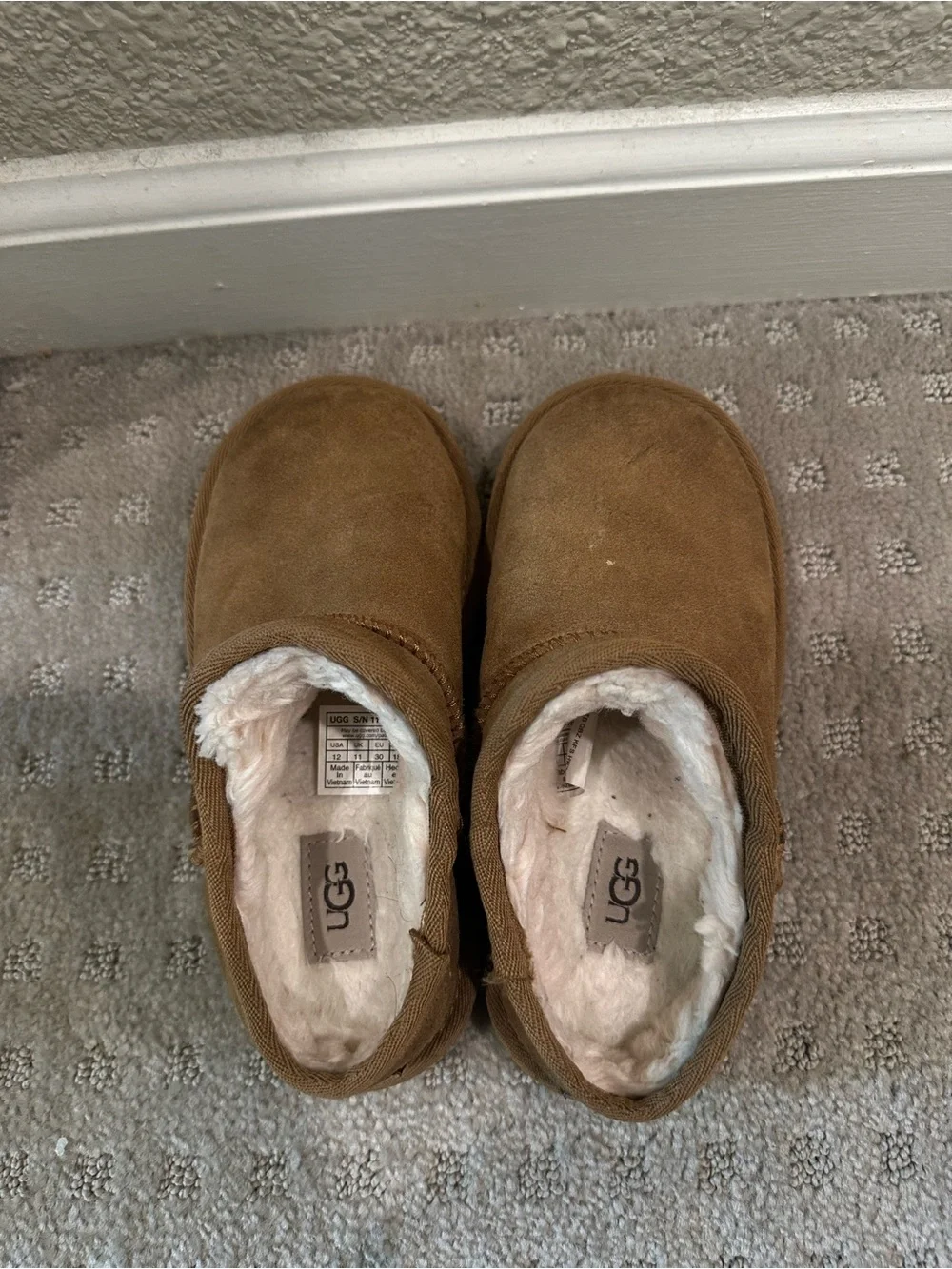 UGG chestnut slip